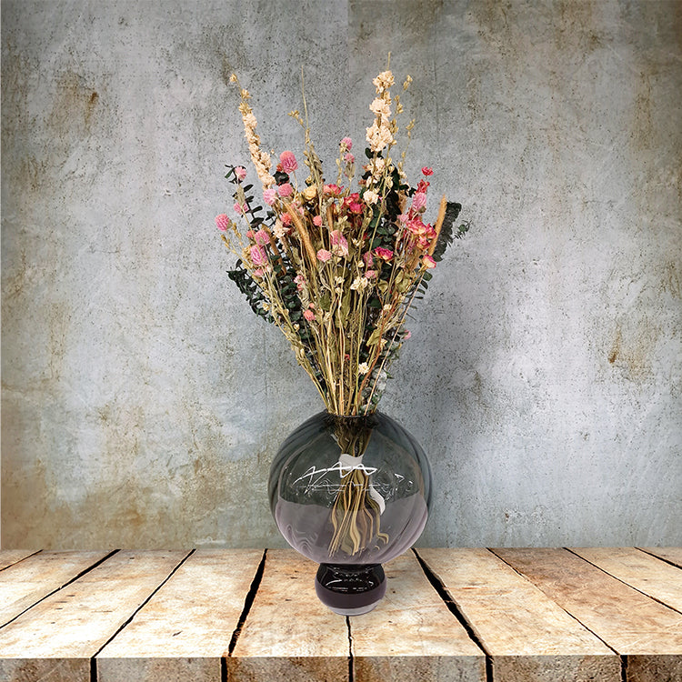 Bæredygtige blomsterbuketter fra Miss Flora. Miss Cecilie er en smuk buket med tørrede roser