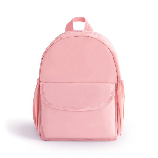 Barselsgave - rosa rygsæk med legetøj, sutter og nusseklud fra Mushie i dansk design